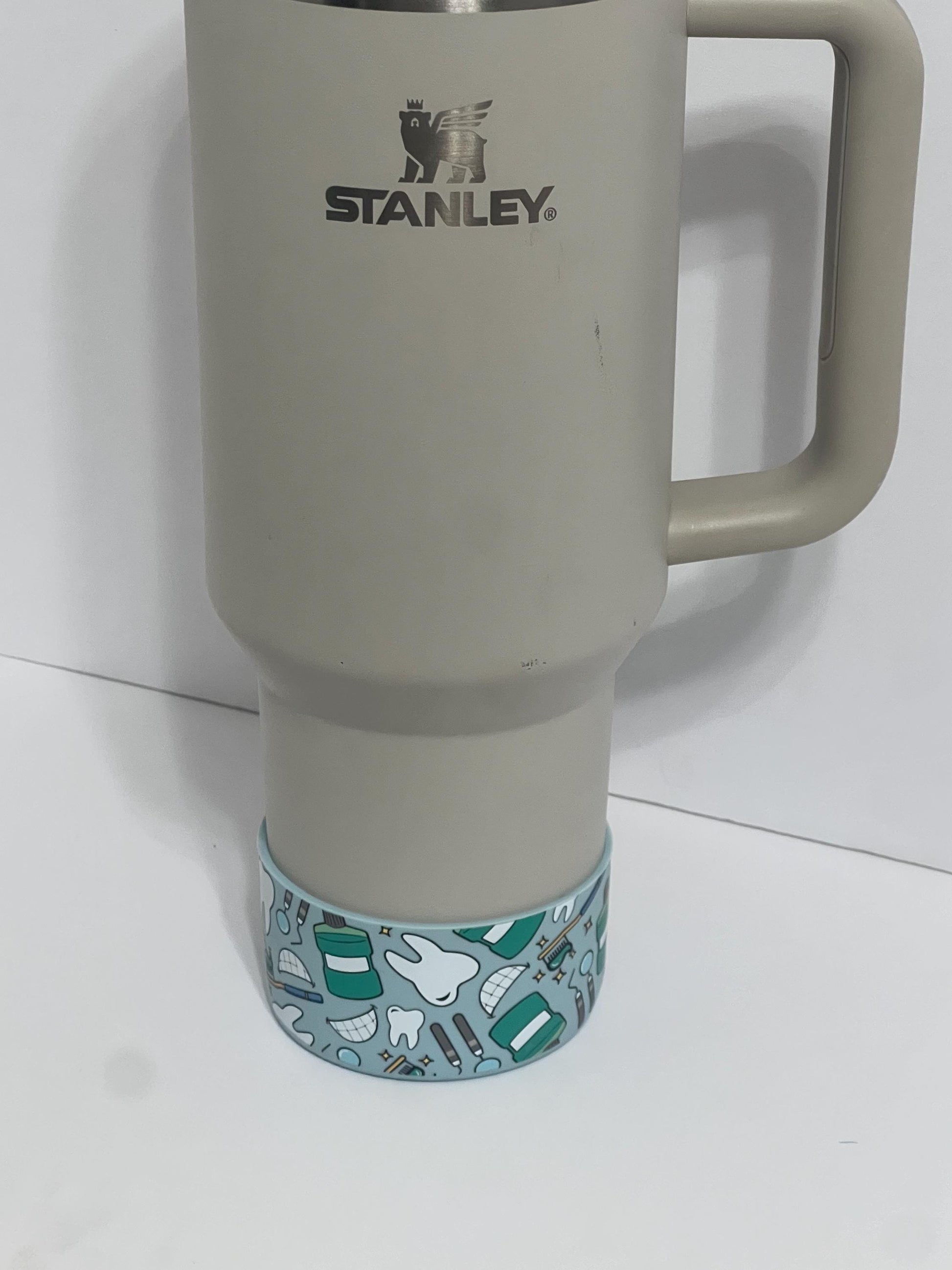Dental silicone tumbler sleeve