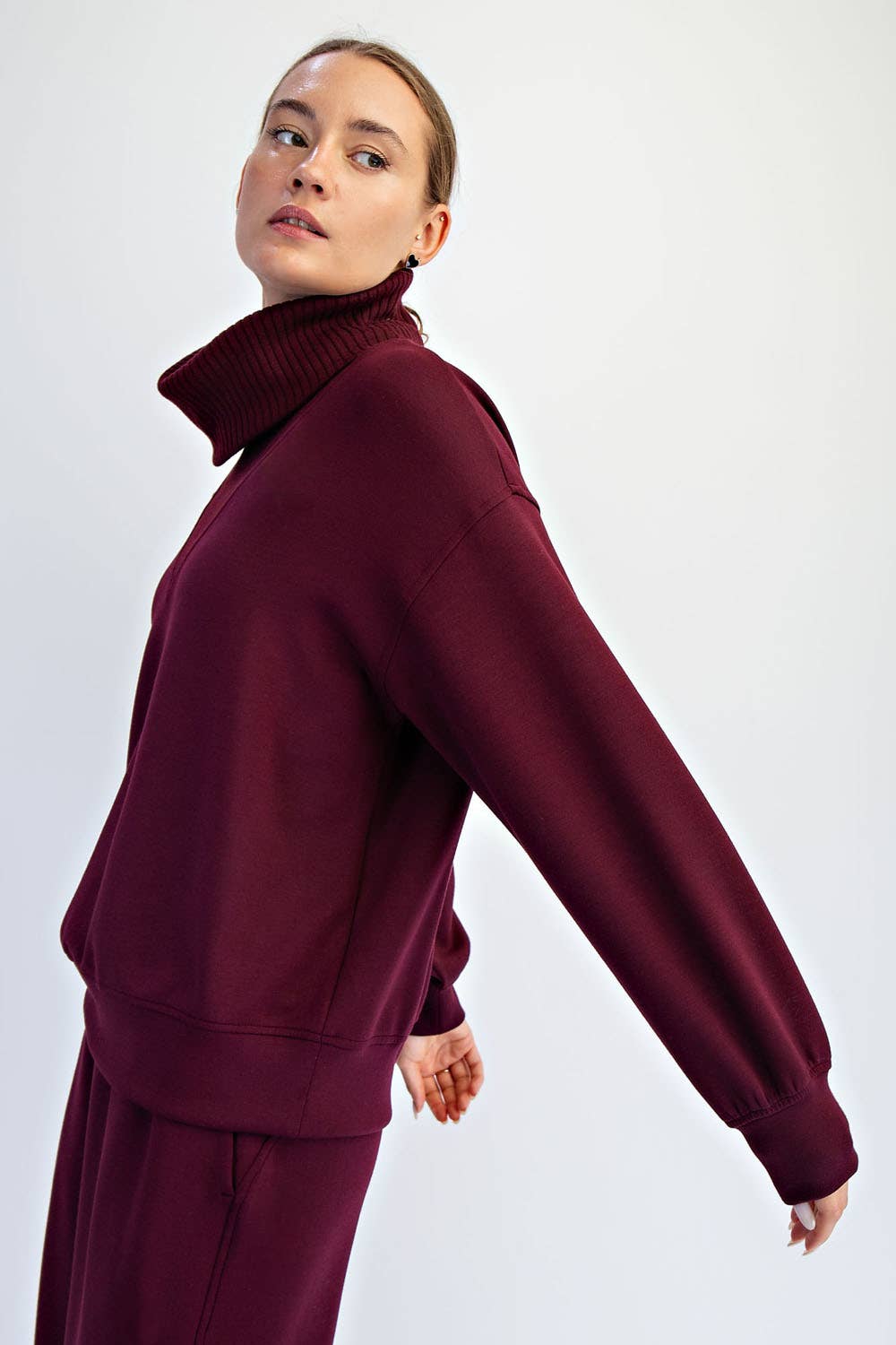 MODAL SCUBA LUXE V-TURTLENECK