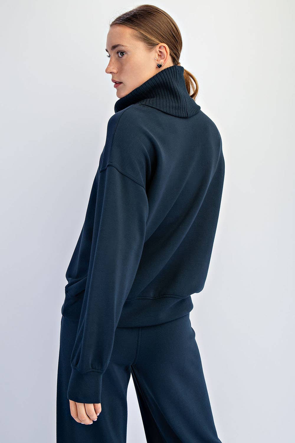 MODAL SCUBA LUXE V-TURTLENECK