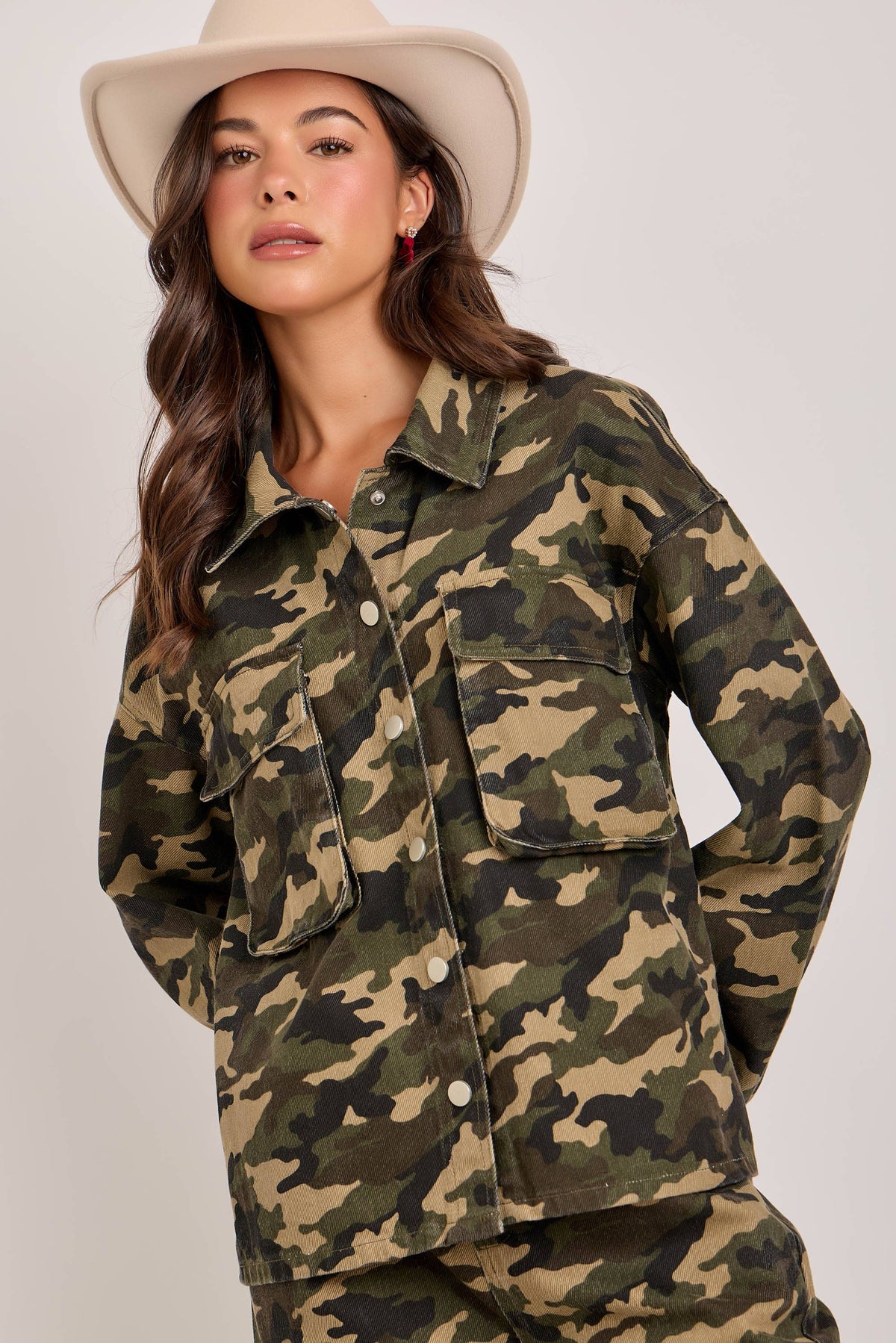 CAMOUFLAGE SHACKET WITH UTILITY BIG 3D POCKETS