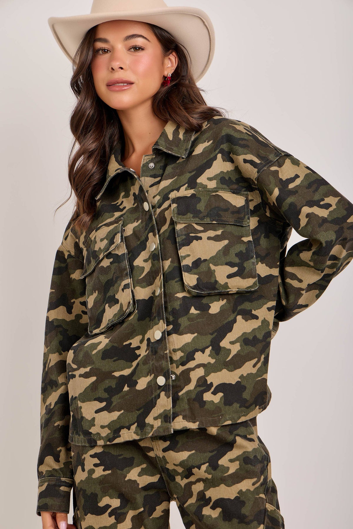CAMOUFLAGE SHACKET WITH UTILITY BIG 3D POCKETS