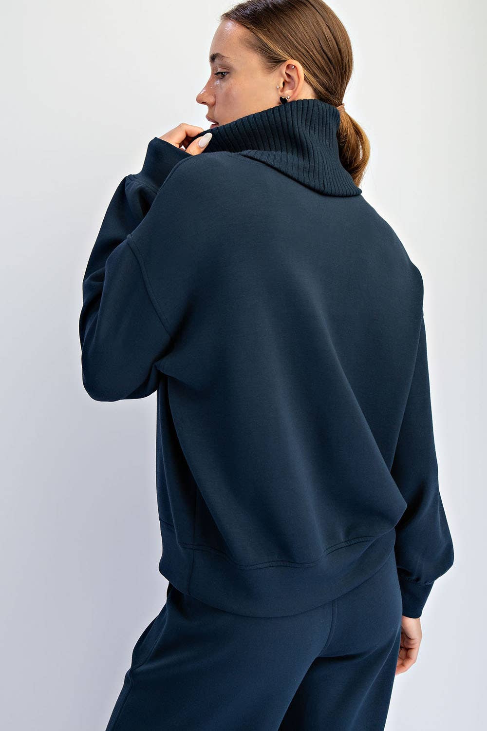 MODAL SCUBA LUXE V-TURTLENECK