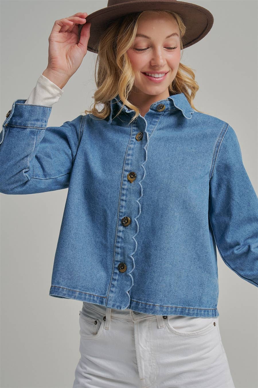 FALL DENIM JACKET WITH SCALLOP EMBROIDERY COLLAR_JLT00349-01