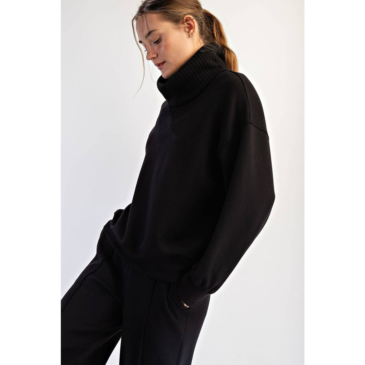 MODAL SCUBA LUXE V-TURTLENECK