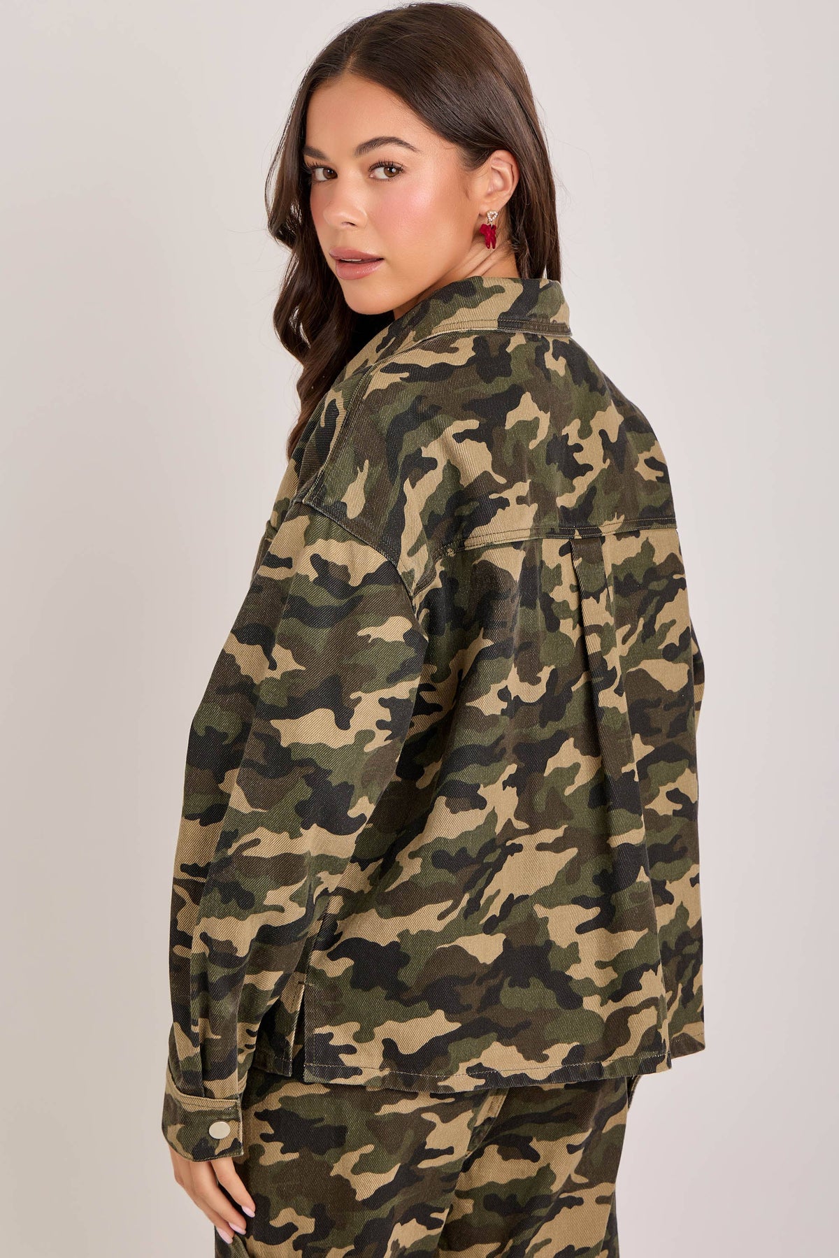 CAMOUFLAGE SHACKET WITH UTILITY BIG 3D POCKETS